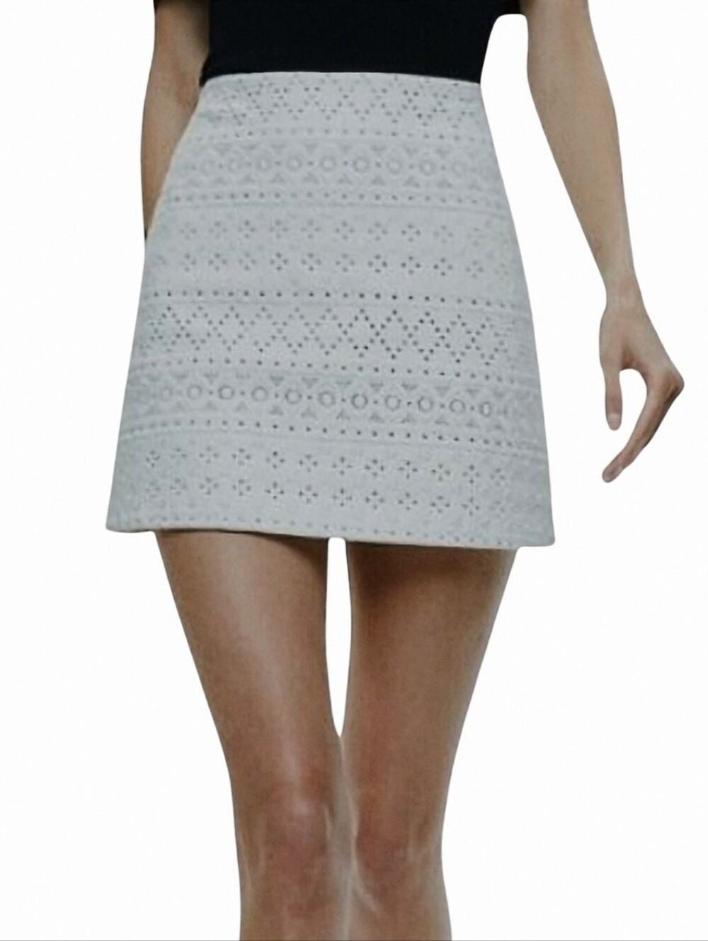 Alice + Olivia Riley Off White Faux Leather Embroidered A-line Mini Skirt size 8